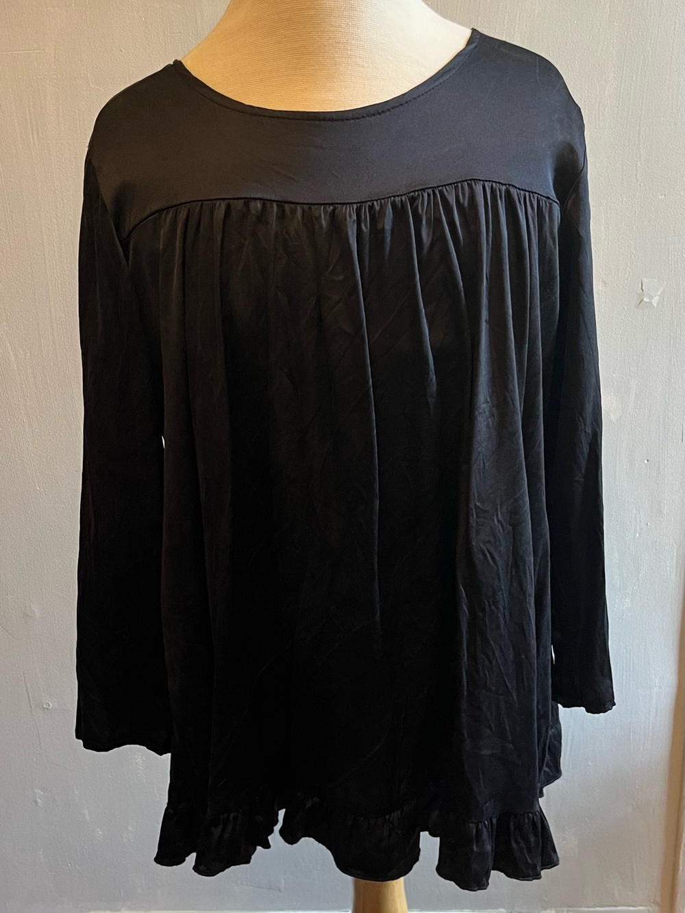 Alisha Levine Women’s Silk Long Sleeves Ruffled Open Back V Blouse Black Size M